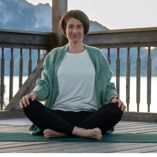 Nußdorfer Bettina Yoga für Frauen Mentales Training und Yoga bei und nach Brustkrebs